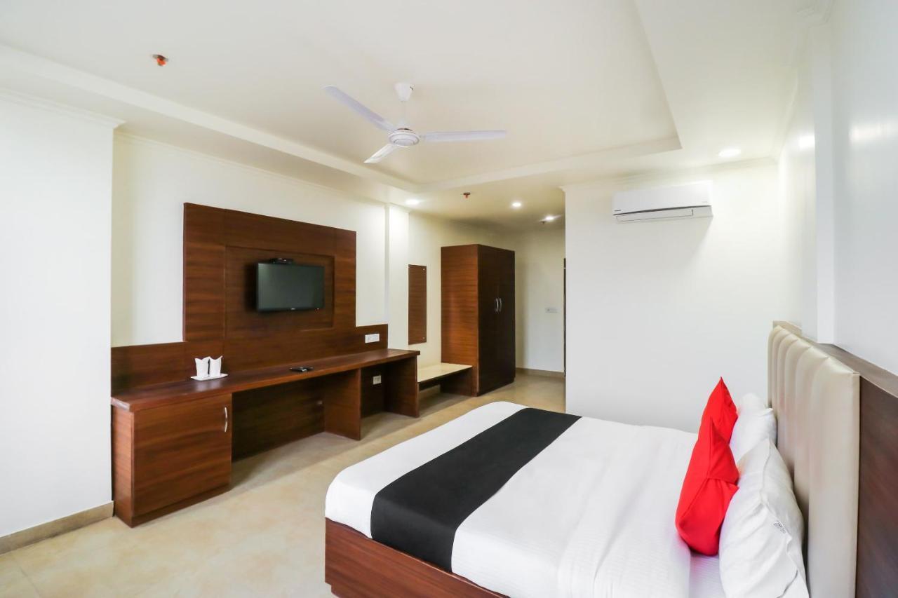 פארידבד Hotel Grand 81 מראה חיצוני תמונה