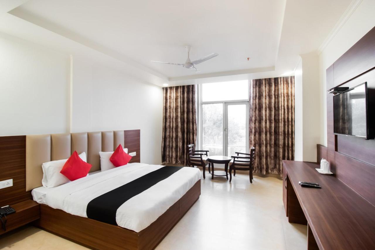 פארידבד Hotel Grand 81 מראה חיצוני תמונה